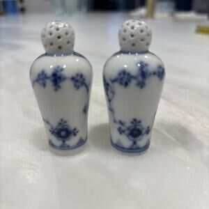 Royal Copenhagen 439 Porcelain Fluted Plain 2 Pc Antique 2 3/8" Mini Shakers